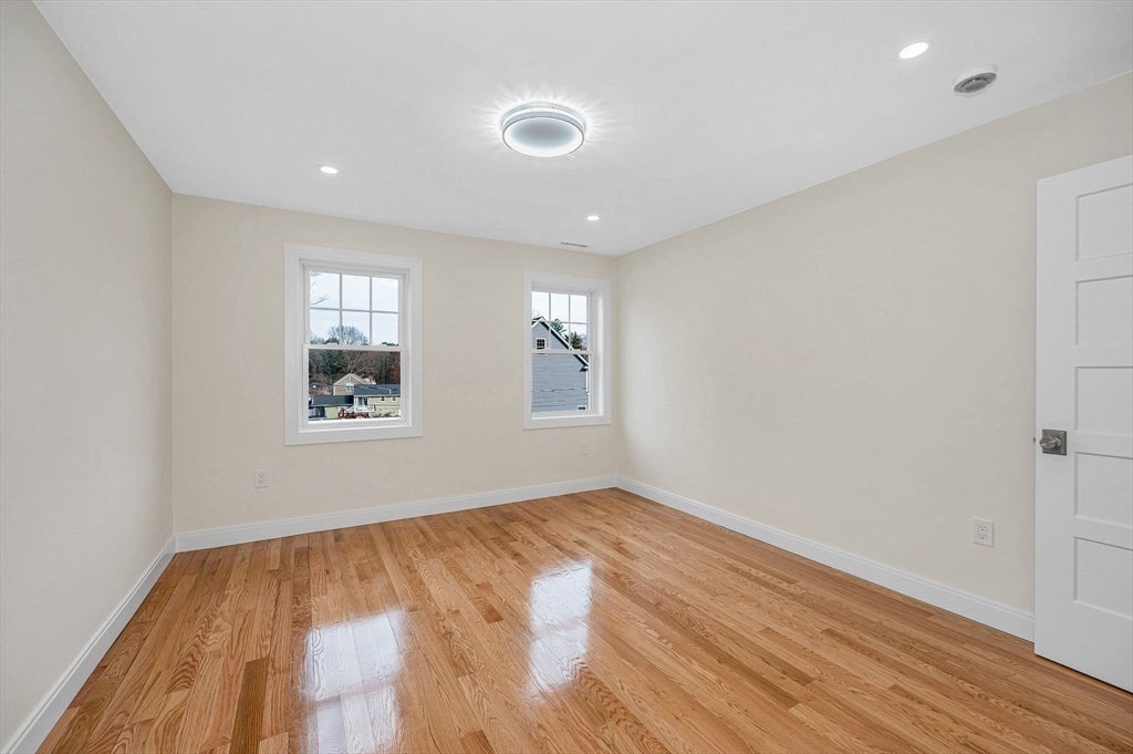 Wilmington, Massachusetts, 01887, United States, 4 Bedrooms Bedrooms, ,3 BathroomsBathrooms,Residential,Active,2043113