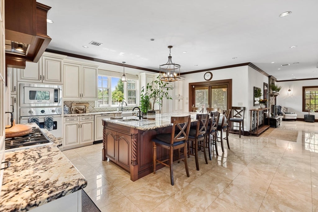 Revere, Massachusetts, 02151, United States, 5 Bedrooms Bedrooms, ,4 BathroomsBathrooms,Residential,Active,1927654