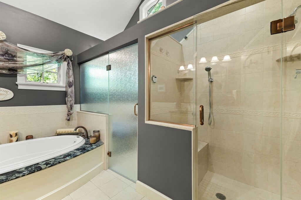 Lakeville, Massachusetts, 02347, United States, 5 Bedrooms Bedrooms, ,5 BathroomsBathrooms,Residential,Active,1867904