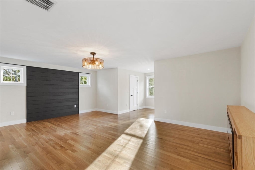 Wakefield, Massachusetts, 01880, United States, 4 Bedrooms Bedrooms, ,4 BathroomsBathrooms,Residential,Active,2010201