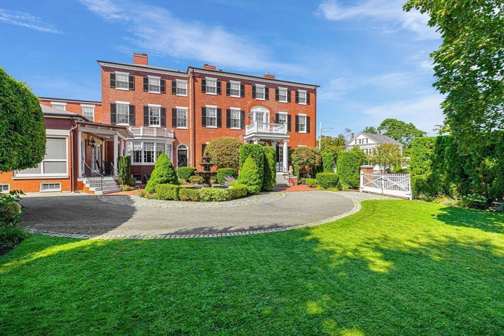 Salem, Massachusetts, 01970, United States, 5 Bedrooms Bedrooms, ,7 BathroomsBathrooms,Residential,Active,1945049