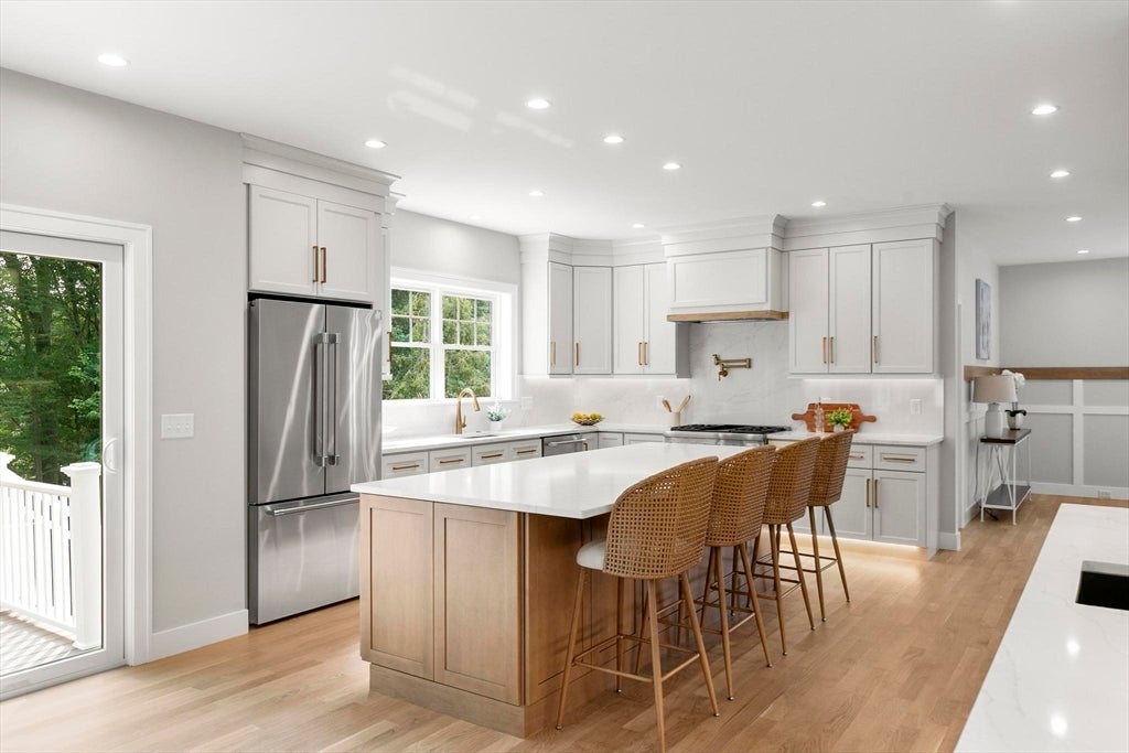 Burlington, Massachusetts, 01803, United States, 5 Bedrooms Bedrooms, ,5 BathroomsBathrooms,Residential,Active,1909077