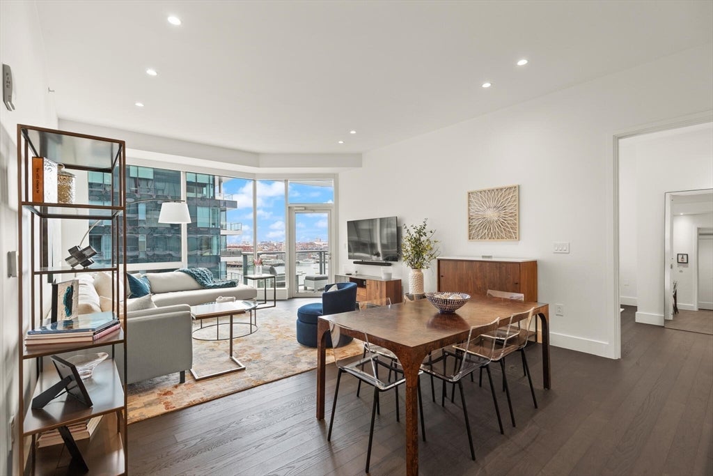 Boston, Massachusetts, 02210, United States, 2 Bedrooms Bedrooms, ,3 BathroomsBathrooms,Residential,Active,1993631