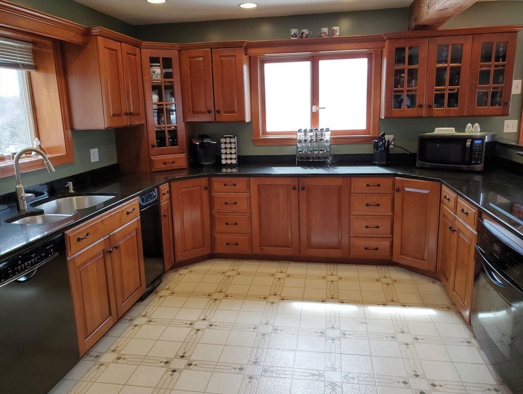 Westborough, Massachusetts, 01581, United States, 6 Bedrooms Bedrooms, ,3 BathroomsBathrooms,Residential,Active,1992250