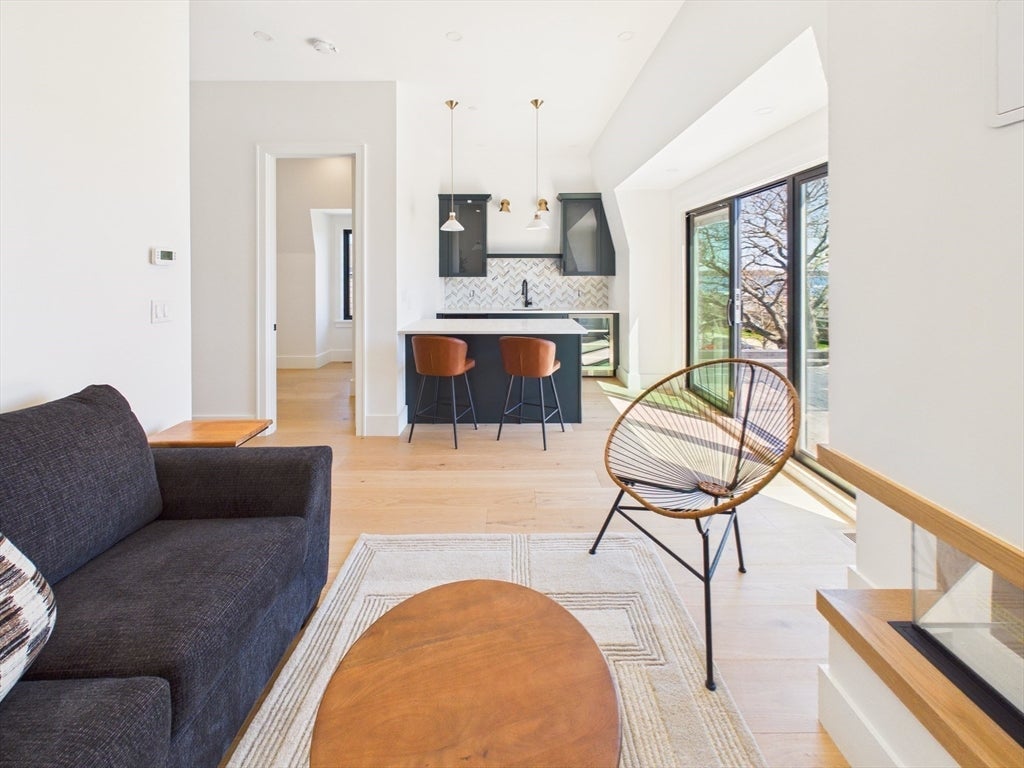 Boston, Massachusetts, 02127, United States, 4 Bedrooms Bedrooms, ,4 BathroomsBathrooms,Residential,Active,2043287