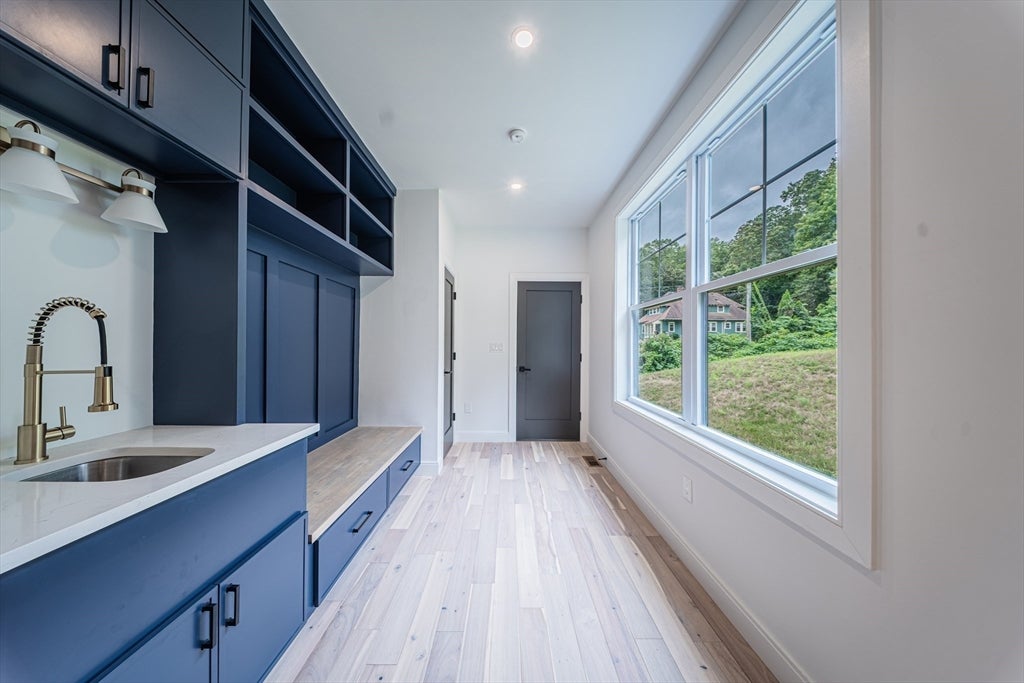 Southborough, Massachusetts, 01772, United States, 4 Bedrooms Bedrooms, ,5 BathroomsBathrooms,Residential,Active,2007207