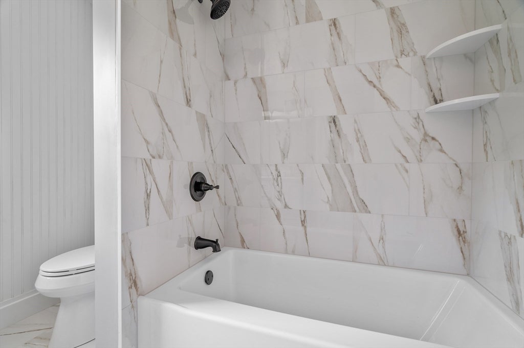 Lincoln, Rhode Island, 02865, United States, ,3 BathroomsBathrooms,Residential,Active,1843459