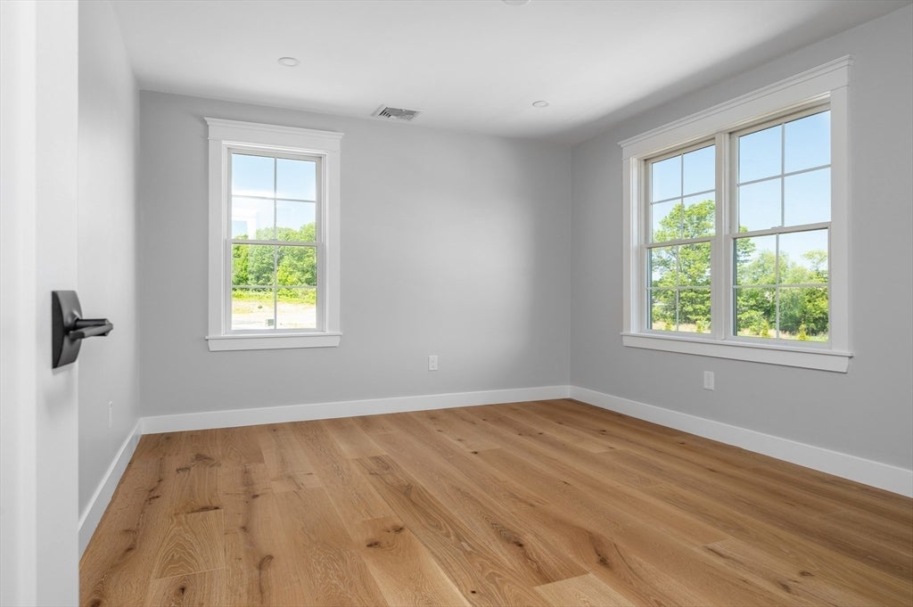 Lincoln, Rhode Island, 02865, United States, ,3 BathroomsBathrooms,Residential,Active,1843459