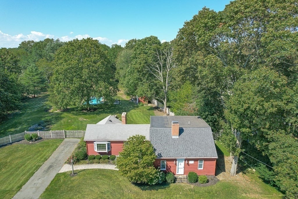 Beverly, Massachusetts, 01915, United States, 3 Bedrooms Bedrooms, ,2 BathroomsBathrooms,Residential,Active,1936404