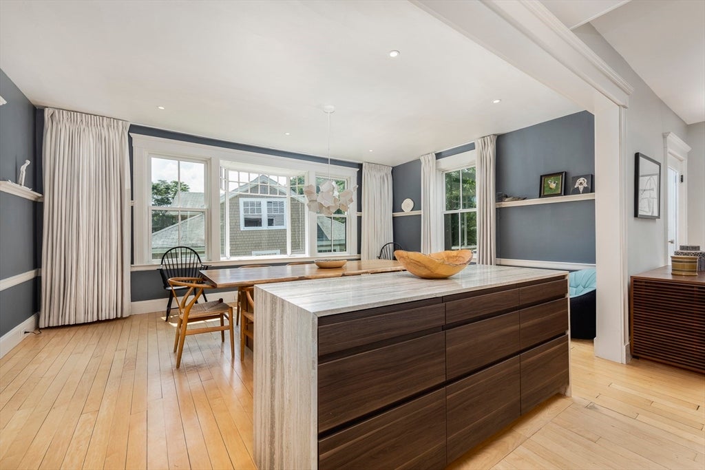 Marblehead, Massachusetts, 01945, United States, 5 Bedrooms Bedrooms, ,4 BathroomsBathrooms,Residential,Active,1993678