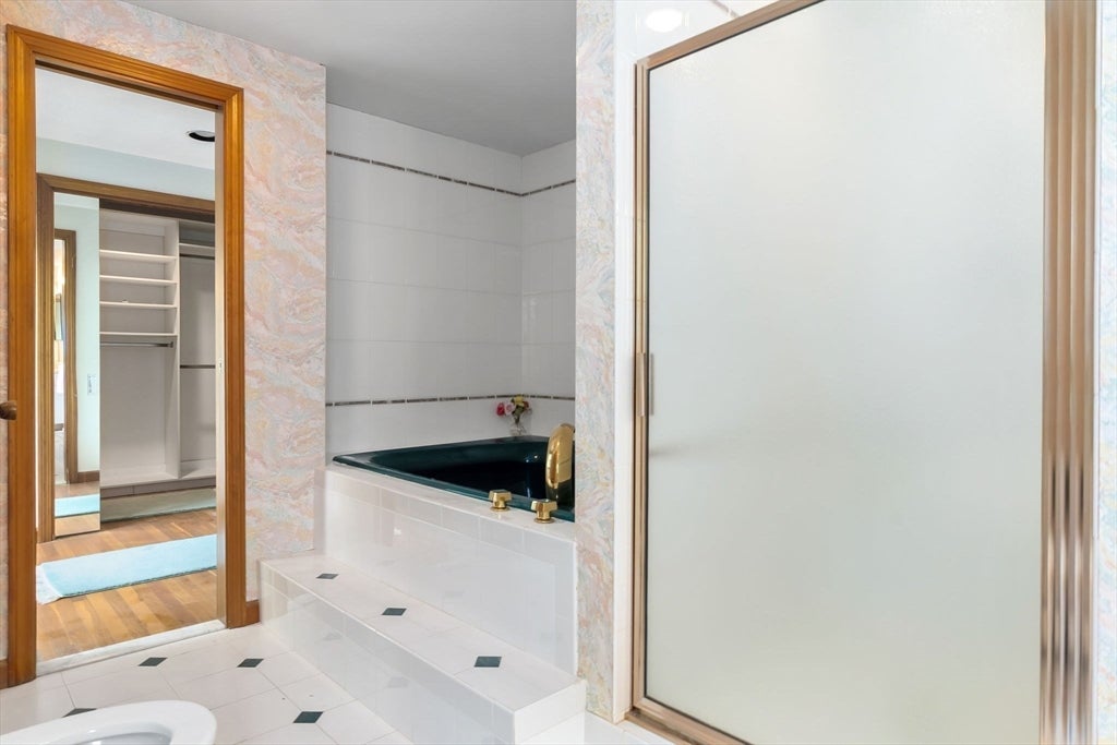 Gloucester, Massachusetts, 01930, United States, 3 Bedrooms Bedrooms, ,3 BathroomsBathrooms,Residential,Active,1849486