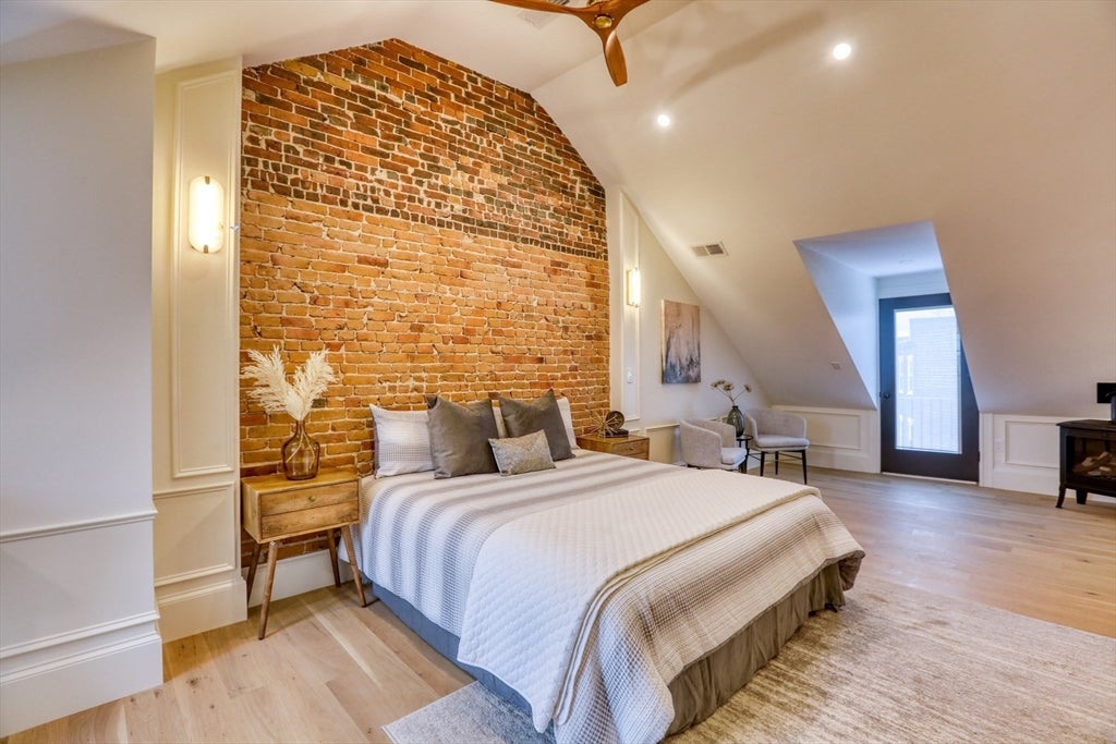Boston, Massachusetts, 02129, United States, 4 Bedrooms Bedrooms, ,4 BathroomsBathrooms,Residential,Active,2043810