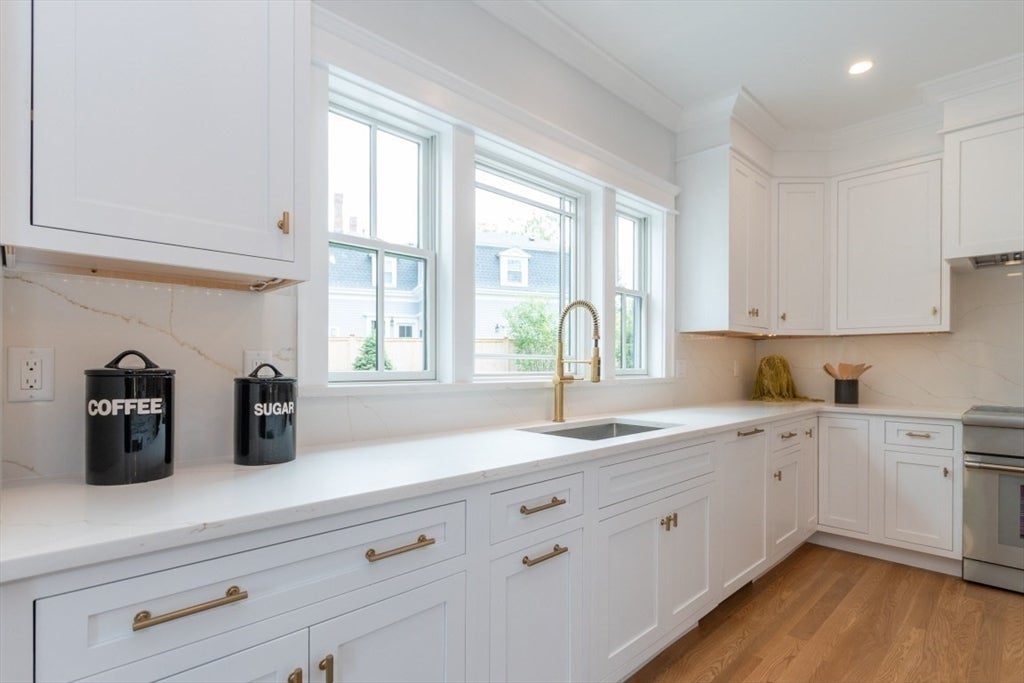 Newton, Massachusetts, 02466, United States, 4 Bedrooms Bedrooms, ,6 BathroomsBathrooms,Residential,Active,1934774