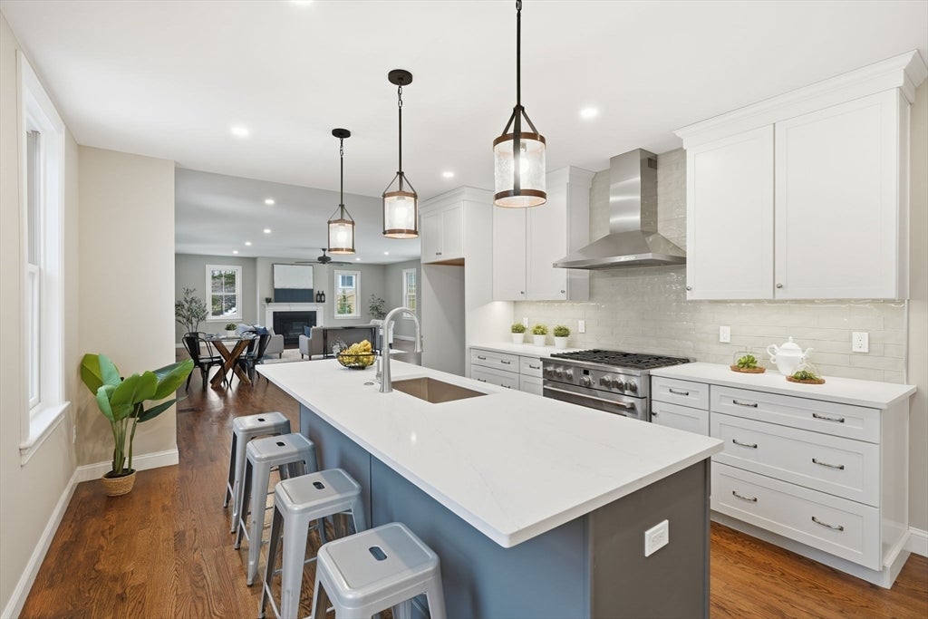 Andover, Massachusetts, 01810, United States, 4 Bedrooms Bedrooms, ,5 BathroomsBathrooms,Residential,Active,2002339