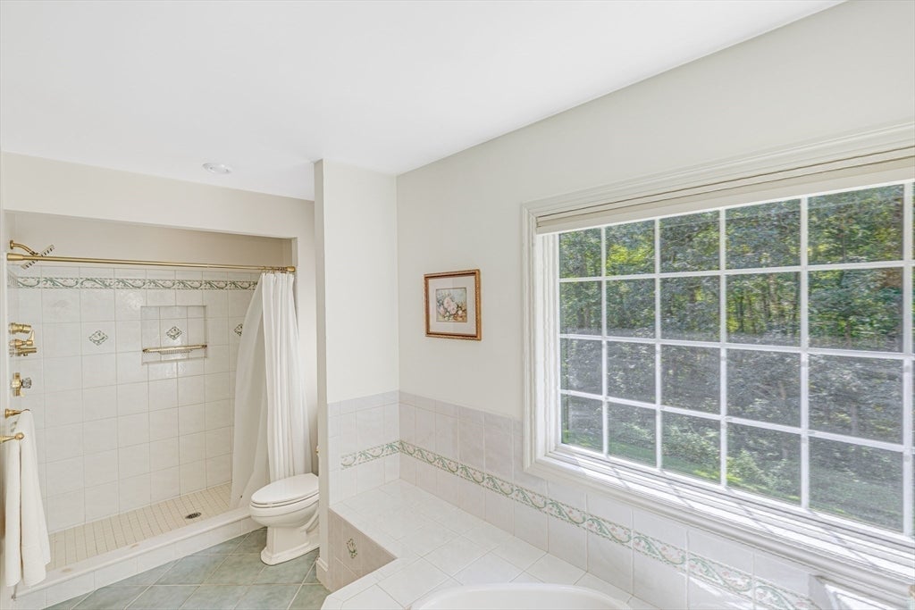 Ipswich, Massachusetts, 01938, United States, 4 Bedrooms Bedrooms, ,3 BathroomsBathrooms,Residential,Active,1922346