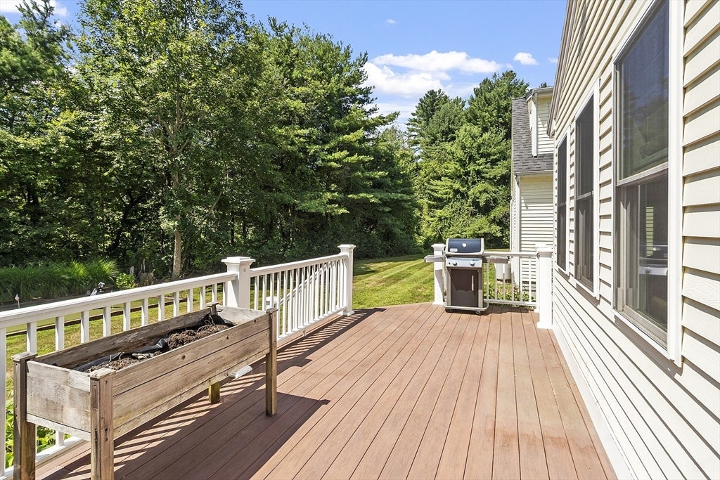 Middleton, Massachusetts, 01949, United States, 4 Bedrooms Bedrooms, ,4 BathroomsBathrooms,Residential,Active,1941131