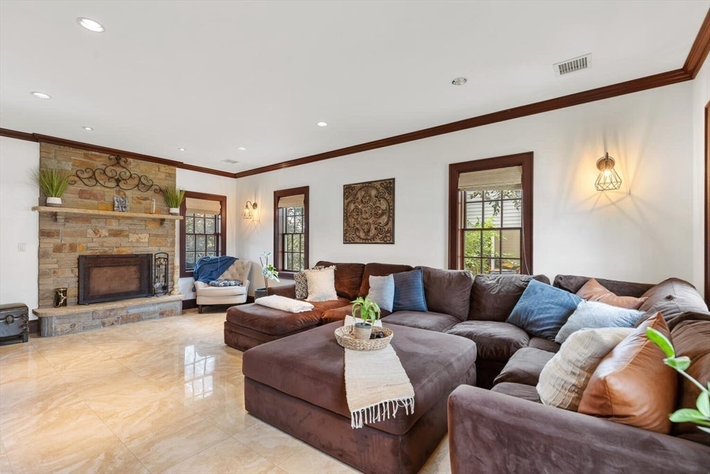 Revere, Massachusetts, 02151, United States, 5 Bedrooms Bedrooms, ,4 BathroomsBathrooms,Residential,Active,1927654