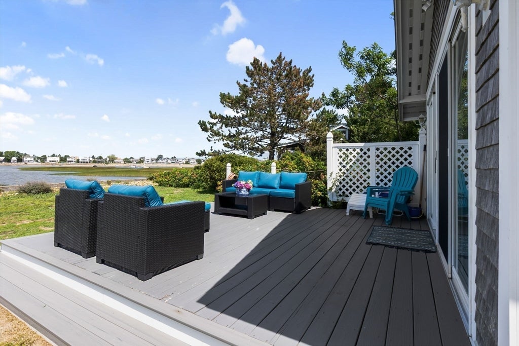 Newburyport, Massachusetts, 01950, United States, 2 Bedrooms Bedrooms, ,1 BathroomBathrooms,Residential,Active,1920272