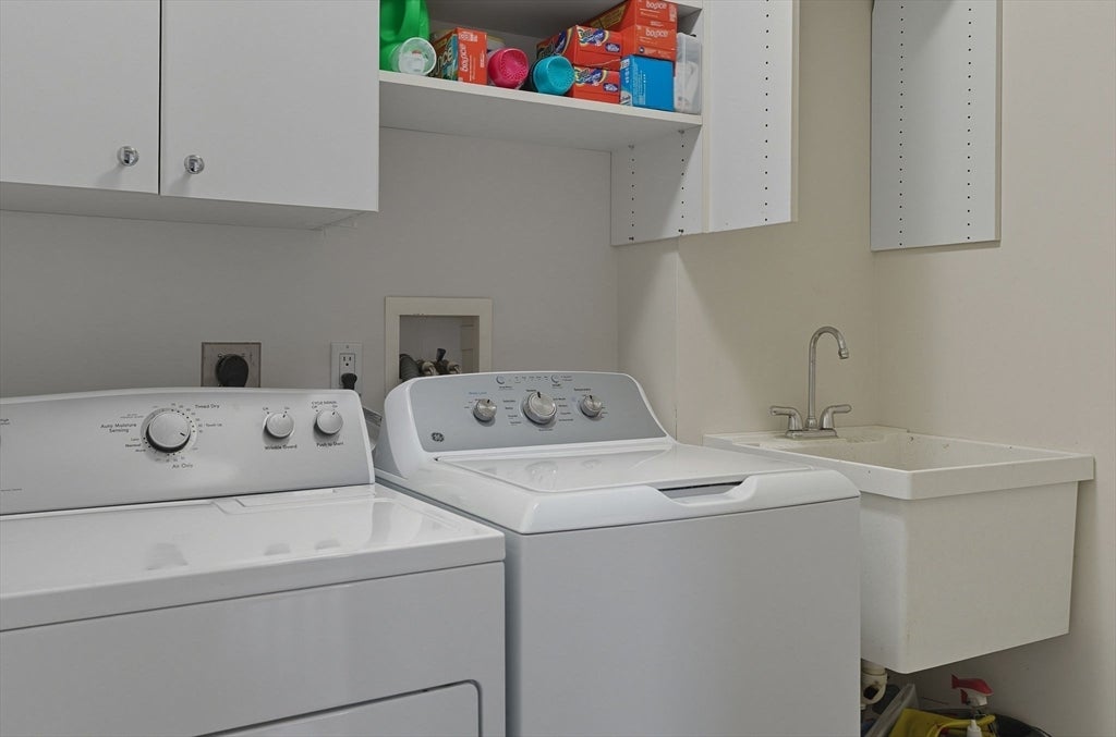 Westford, Massachusetts, 01886, United States, 4 Bedrooms Bedrooms, ,4 BathroomsBathrooms,Residential,Active,1971779