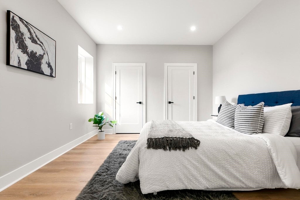 Burlington, Massachusetts, 01803, United States, 5 Bedrooms Bedrooms, ,5 BathroomsBathrooms,Residential,Active,1909077