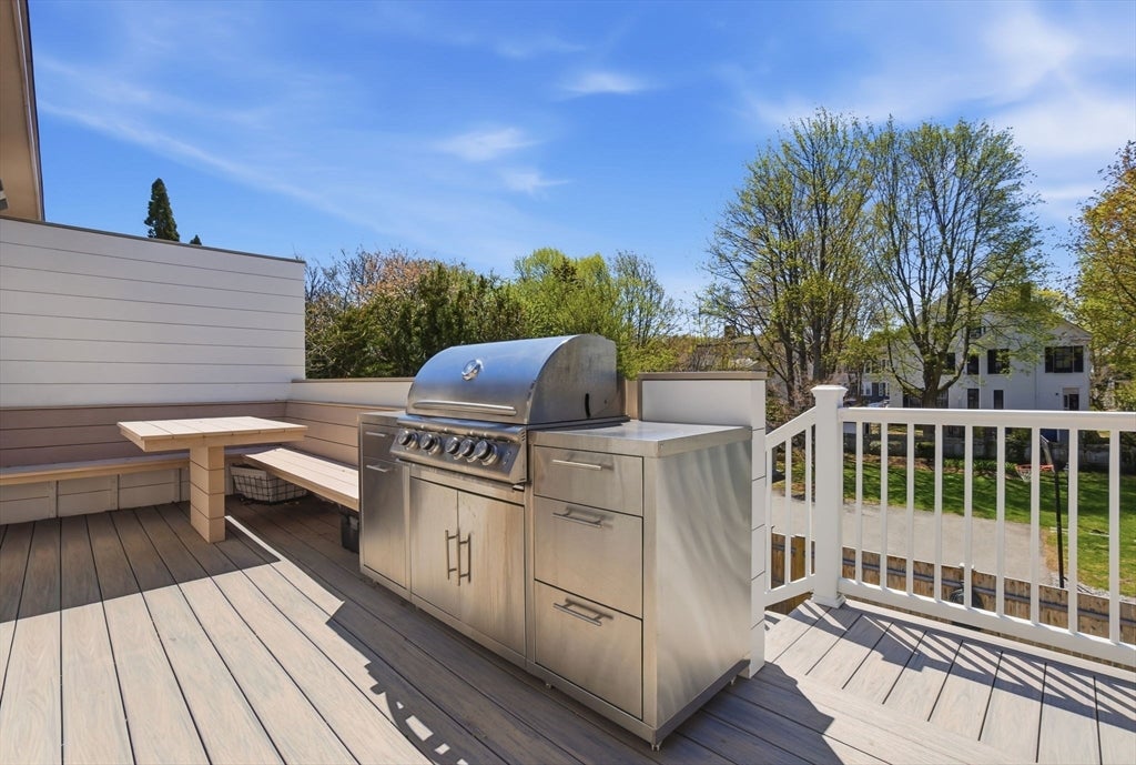 Newburyport, Massachusetts, 01950, United States, 3 Bedrooms Bedrooms, ,3 BathroomsBathrooms,Residential,Active,2045757