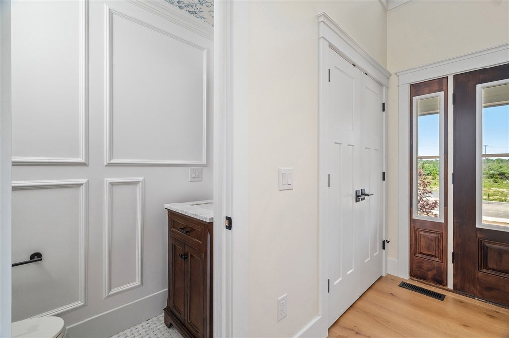 Lincoln, Rhode Island, 02865, United States, ,3 BathroomsBathrooms,Residential,Active,1843459