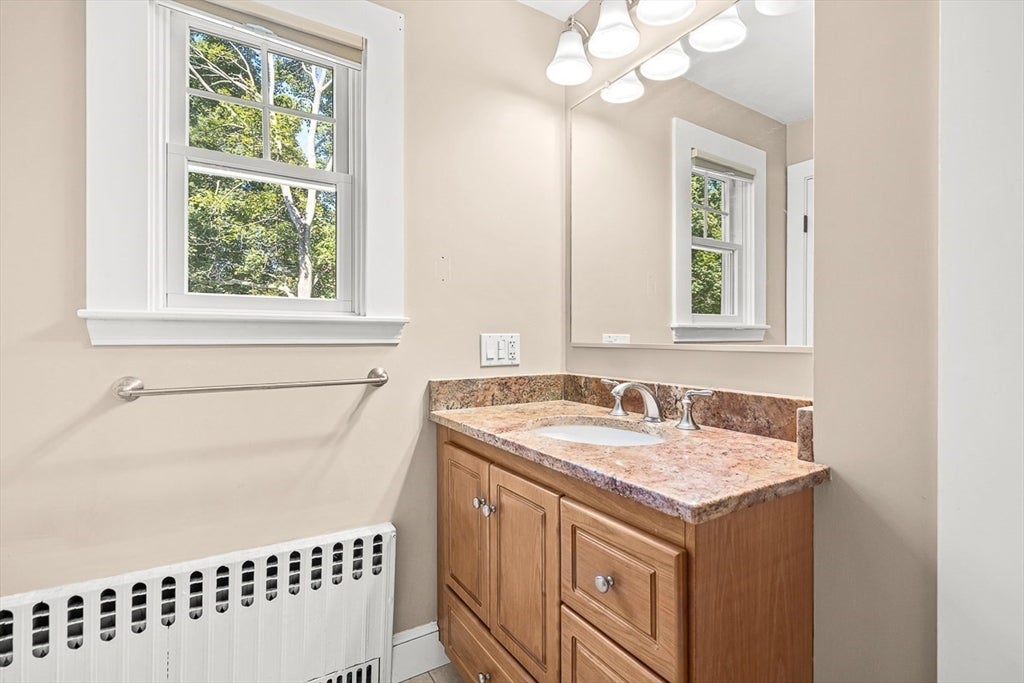 Beverly, Massachusetts, 01915, United States, 3 Bedrooms Bedrooms, ,2 BathroomsBathrooms,Residential,Active,1936404