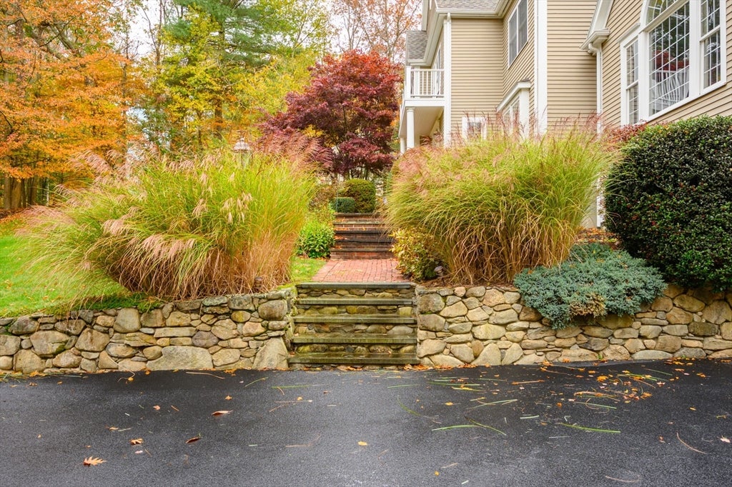 Norwell, Massachusetts, 02061, United States, 4 Bedrooms Bedrooms, ,4 BathroomsBathrooms,Residential,Active,1986892