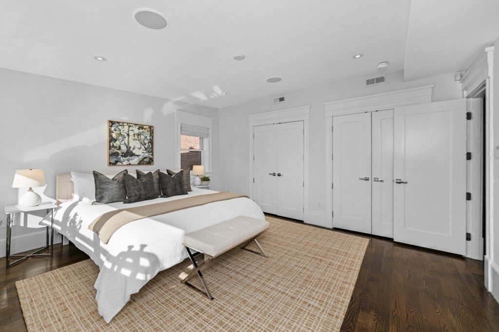 Boston, Massachusetts, 02118, United States, 3 Bedrooms Bedrooms, ,3 BathroomsBathrooms,Residential,Active,2010917