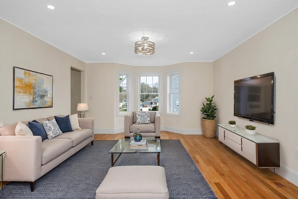 Wilmington, Massachusetts, 01887, United States, 4 Bedrooms Bedrooms, ,3 BathroomsBathrooms,Residential,Active,2043113