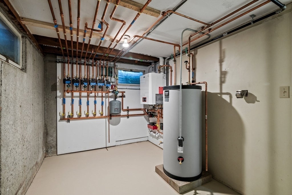 Boxford, Massachusetts, 01921, United States, 4 Bedrooms Bedrooms, ,4 BathroomsBathrooms,Residential,Active,1858684