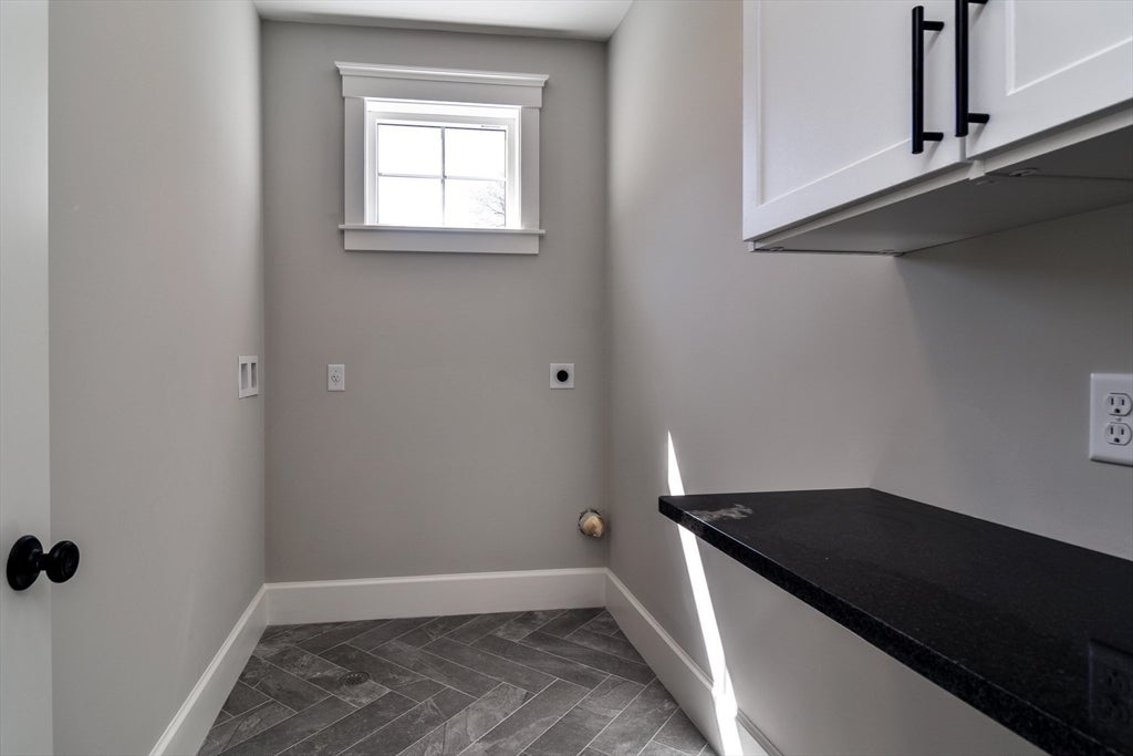 Hopkinton, Massachusetts, 01748, United States, 5 Bedrooms Bedrooms, ,6 BathroomsBathrooms,Residential,Active,1781577