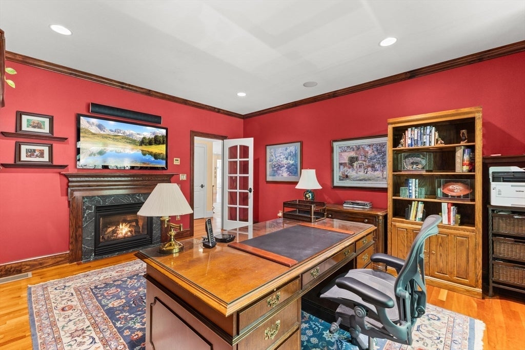 Lakeville, Massachusetts, 02347, United States, 5 Bedrooms Bedrooms, ,5 BathroomsBathrooms,Residential,Active,1867904