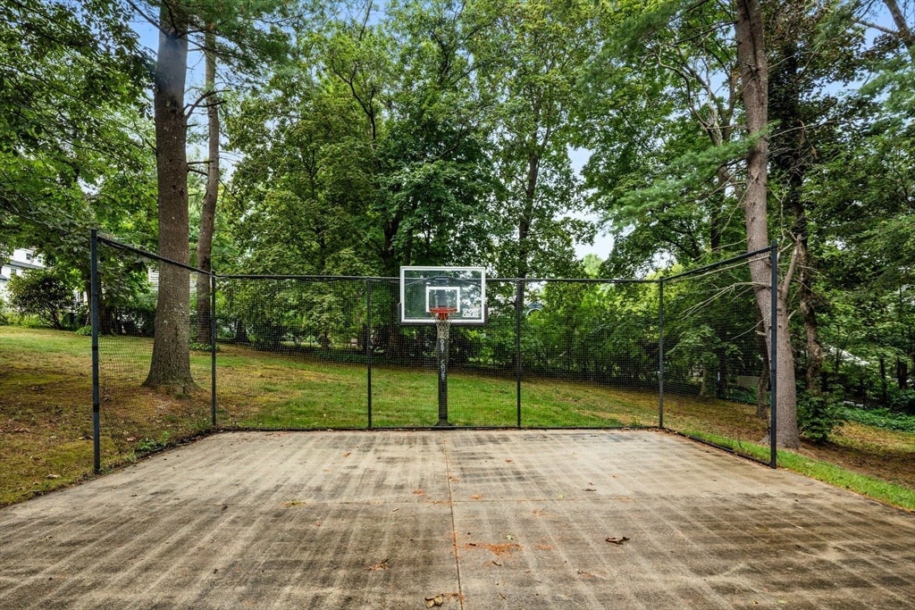 Andover, Massachusetts, 01810, United States, 5 Bedrooms Bedrooms, ,4 BathroomsBathrooms,Residential,Active,1934816