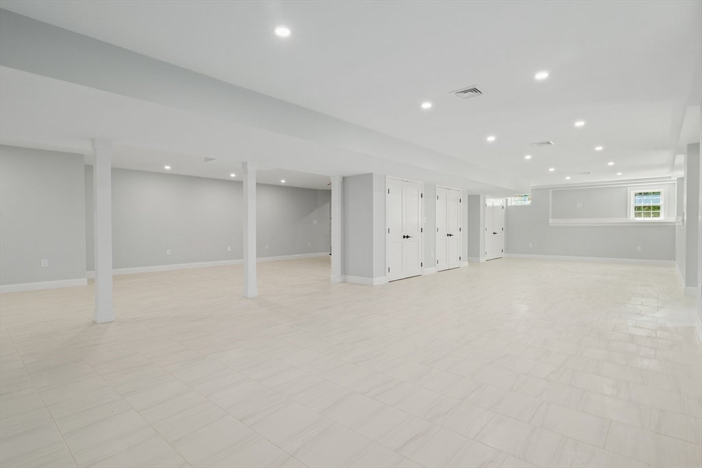 Dedham, Massachusetts, 02026, United States, 5 Bedrooms Bedrooms, ,7 BathroomsBathrooms,Residential,Active,1922675
