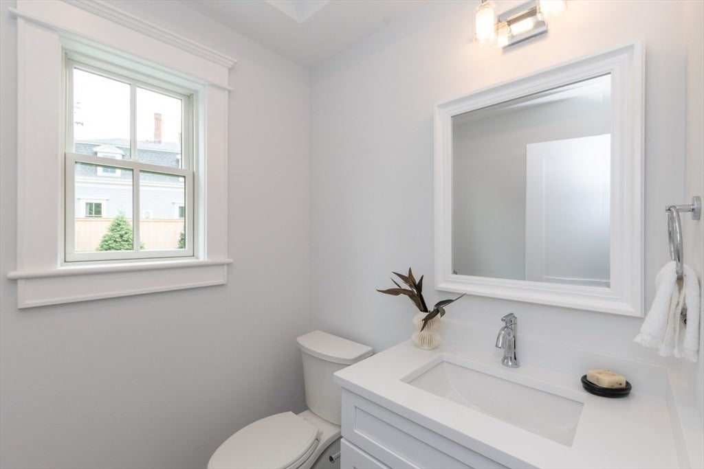 Newton, Massachusetts, 02466, United States, 4 Bedrooms Bedrooms, ,6 BathroomsBathrooms,Residential,Active,1934774