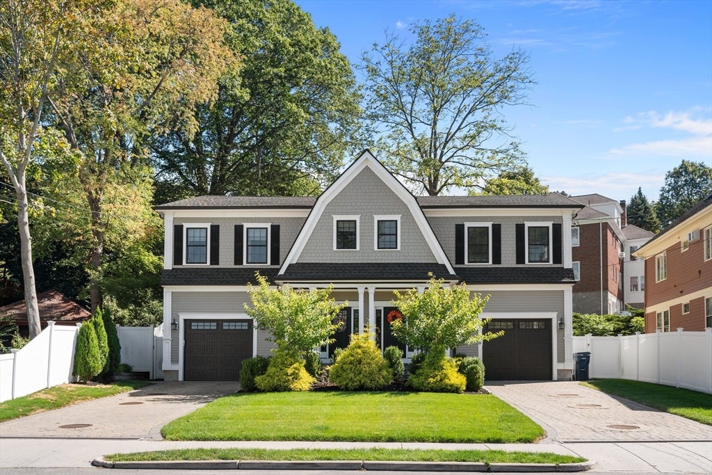 Newton, Massachusetts, 02458, United States, 4 Bedrooms Bedrooms, ,4 BathroomsBathrooms,Residential,Active,1934831