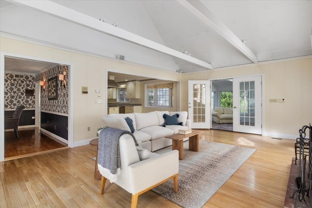 Medfield, Massachusetts, 02052, United States, 5 Bedrooms Bedrooms, ,4 BathroomsBathrooms,Residential,Active,1790178