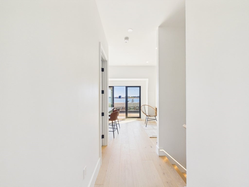 Boston, Massachusetts, 02127, United States, 4 Bedrooms Bedrooms, ,4 BathroomsBathrooms,Residential,Active,2043287