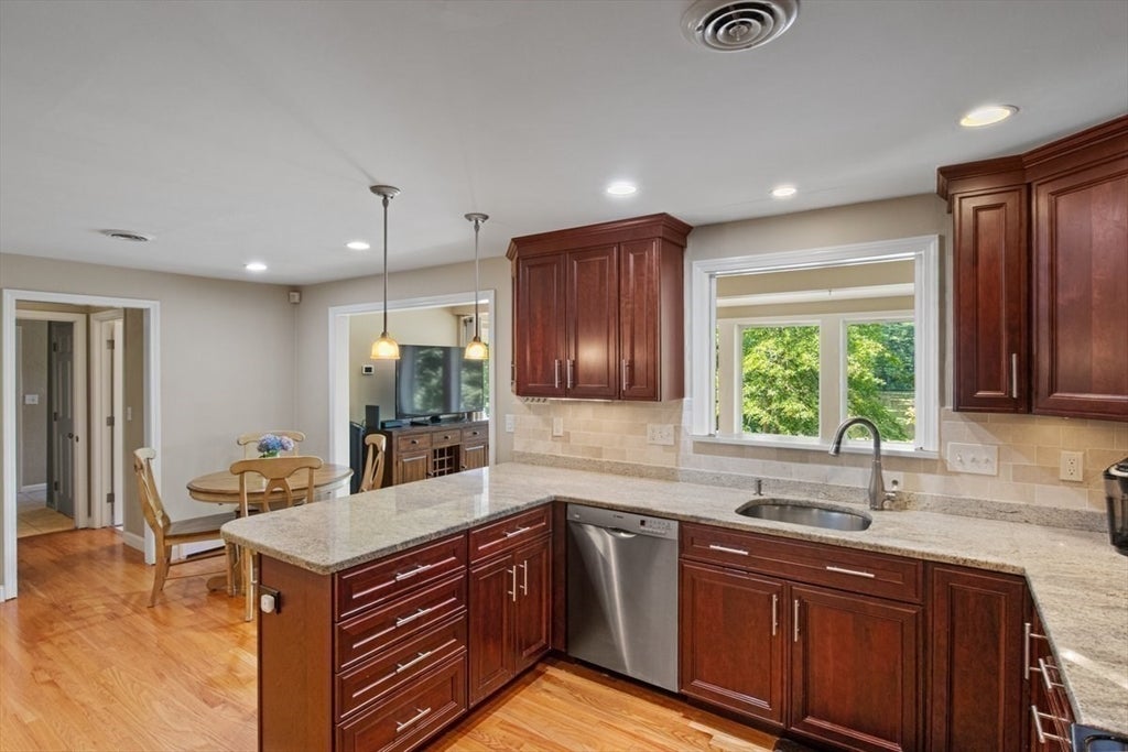 Foxboro, Massachusetts, 02035, United States, 5 Bedrooms Bedrooms, ,4 BathroomsBathrooms,Residential,Active,1904724