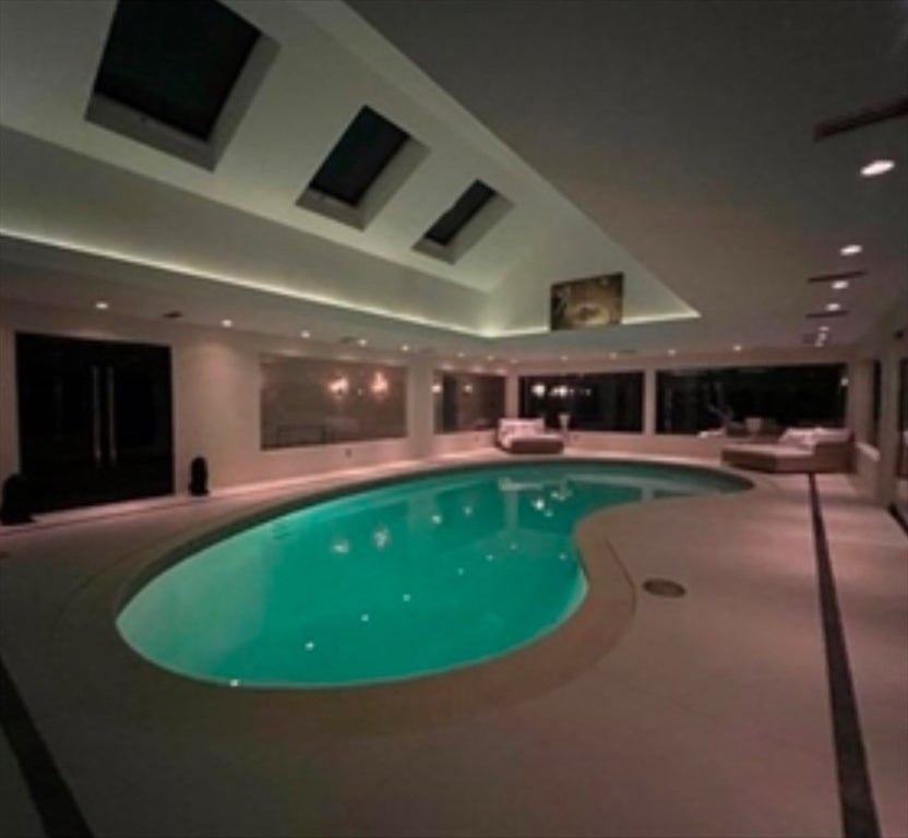 Easton, Massachusetts, 02375, United States, 4 Bedrooms Bedrooms, ,5 BathroomsBathrooms,Residential,Active,1973645