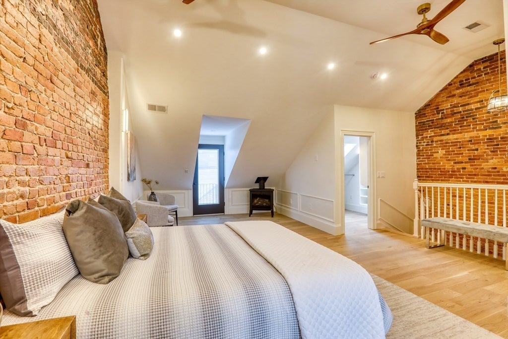 Boston, Massachusetts, 02129, United States, 4 Bedrooms Bedrooms, ,4 BathroomsBathrooms,Residential,Active,2043810