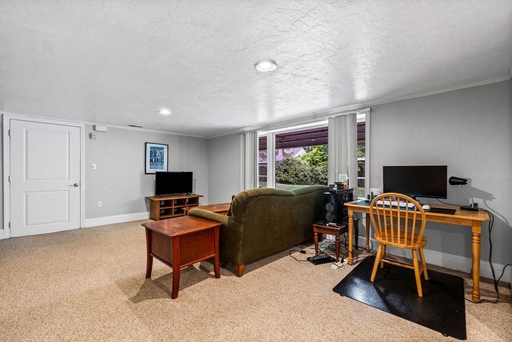 Andover, Massachusetts, 01810, United States, 5 Bedrooms Bedrooms, ,4 BathroomsBathrooms,Residential,Active,1934816