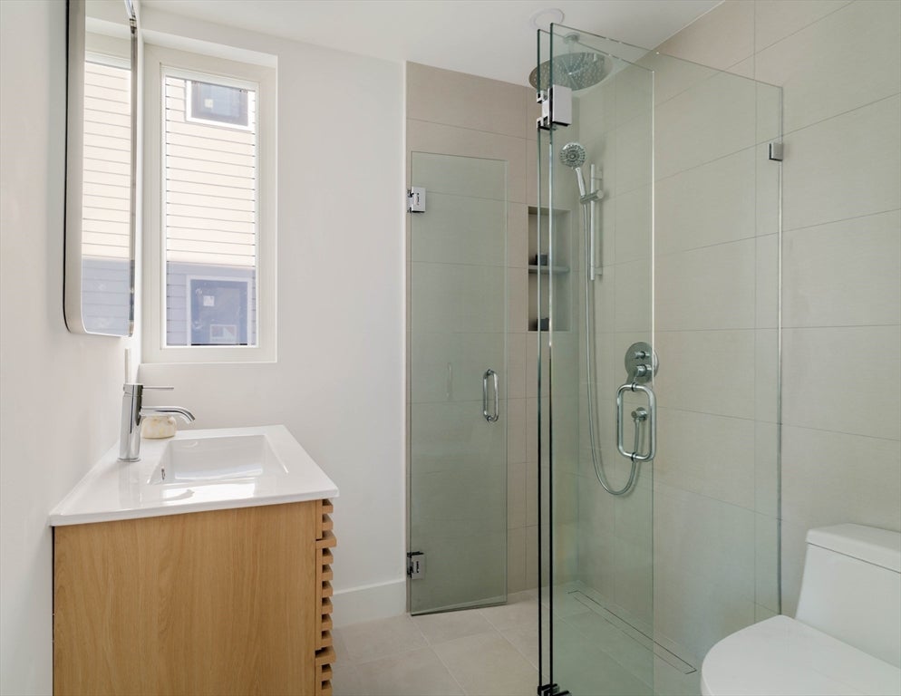 Cambridge, Massachusetts, 02141, United States, 5 Bedrooms Bedrooms, ,5 BathroomsBathrooms,Residential,Active,1942403