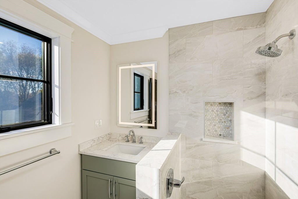 Newburyport, Massachusetts, 01950, United States, 4 Bedrooms Bedrooms, ,6 BathroomsBathrooms,Residential,Active,2043835