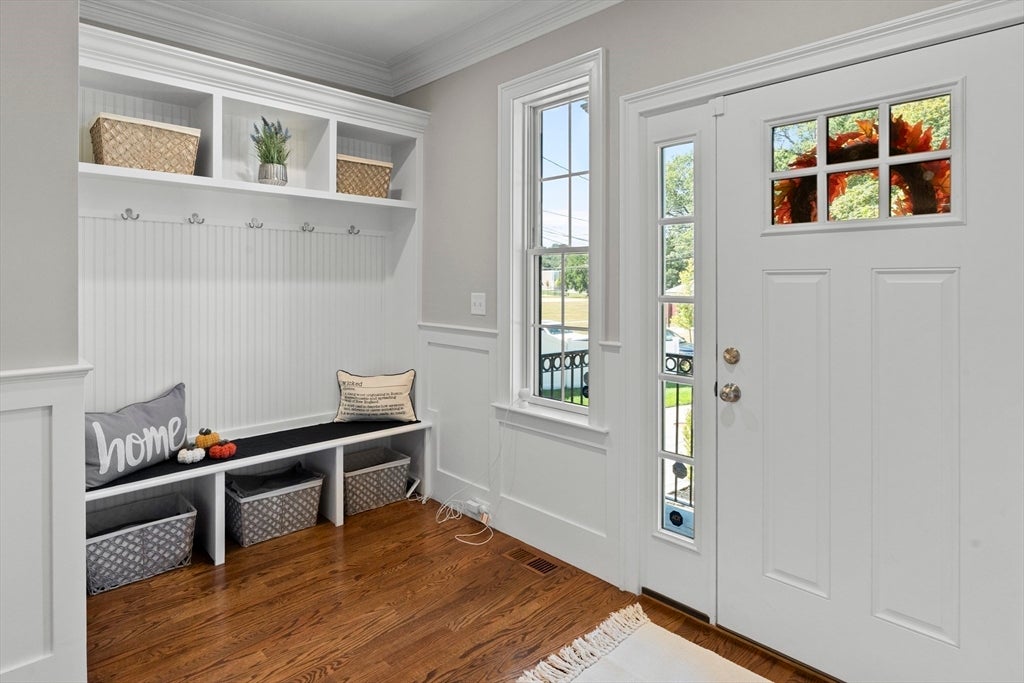 Newton, Massachusetts, 02458, United States, 4 Bedrooms Bedrooms, ,4 BathroomsBathrooms,Residential,Active,1934831