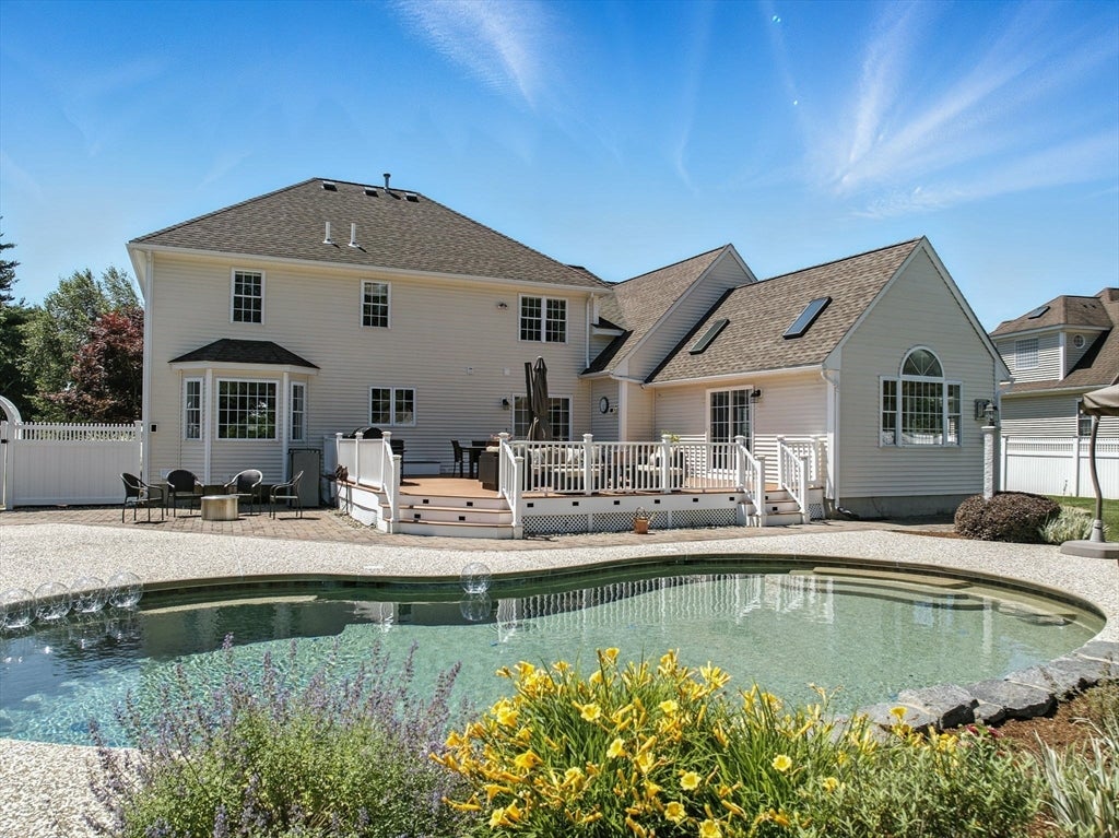 Westford, Massachusetts, 01886, United States, 4 Bedrooms Bedrooms, ,4 BathroomsBathrooms,Residential,Active,1971779