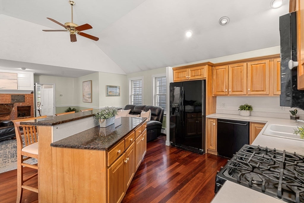 Newburyport, Massachusetts, 01950, United States, 3 Bedrooms Bedrooms, ,2 BathroomsBathrooms,Residential,Active,1922344