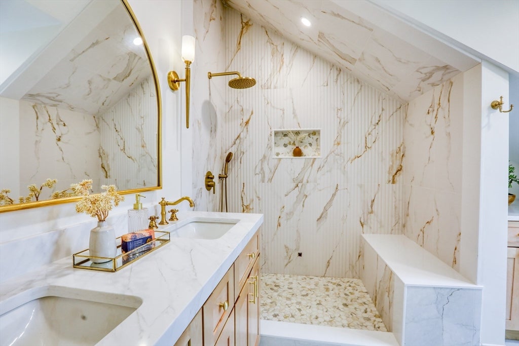 Boston, Massachusetts, 02129, United States, 4 Bedrooms Bedrooms, ,4 BathroomsBathrooms,Residential,Active,2043810