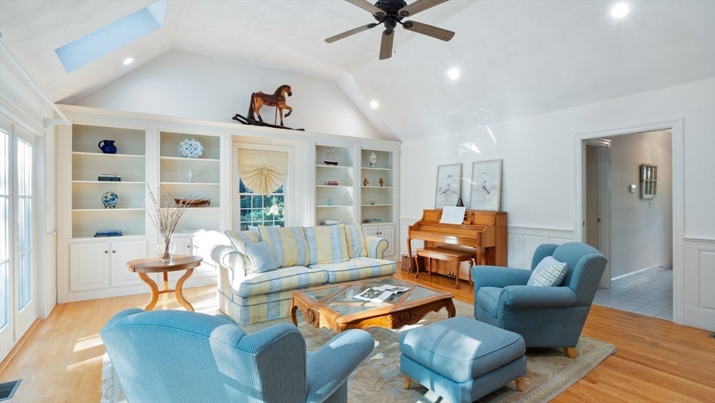 West Newbury, Massachusetts, 01985, United States, 4 Bedrooms Bedrooms, ,5 BathroomsBathrooms,Residential,Active,1936453